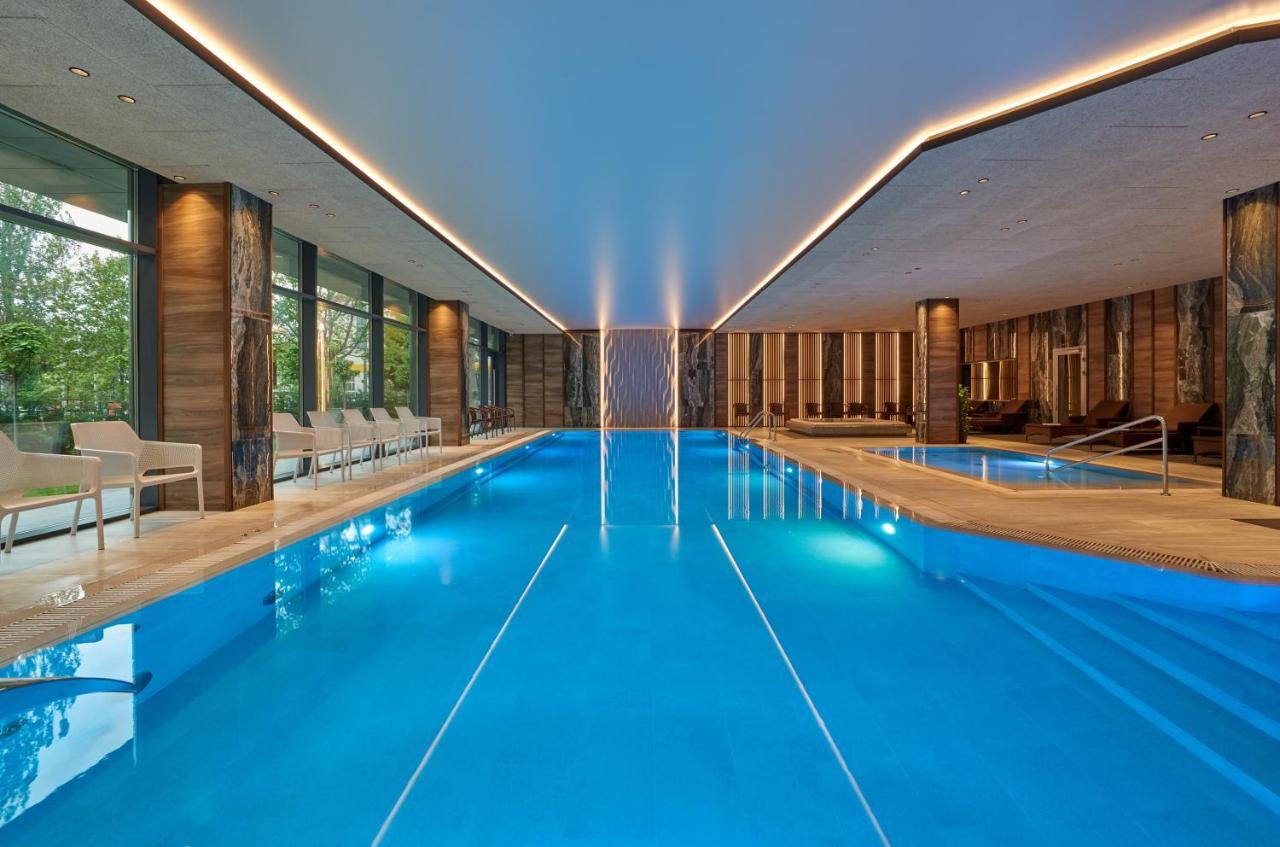 Premier Hotel Одесса Экстерьер фото The swimming pool at The Dorchester